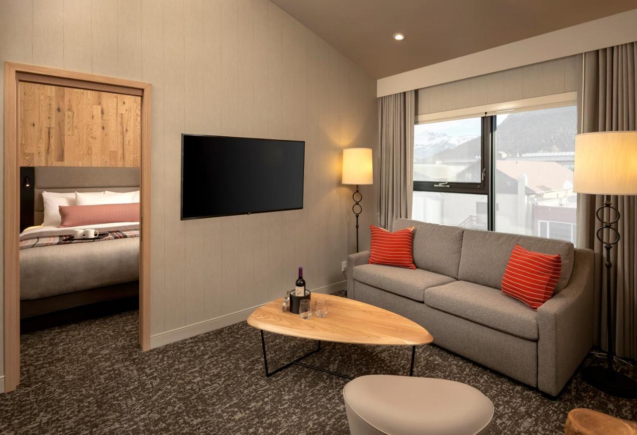 Peaks Hotel And Suites Banff Exteriör bild